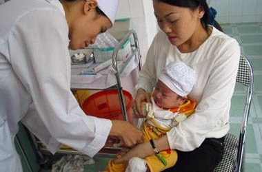 Thêm 1 trẻ tử vong bất thường sau khi tiêm vaccine phòng lao